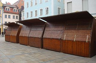 Christkindlmarkt Buden aufgebaut