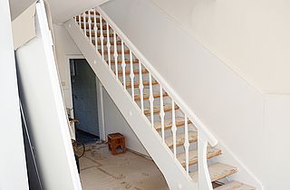 Neuanstrich von Treppe und Innenwänden im Rahmen einer Komplettsanierung