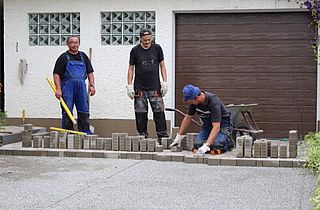 Garagenzufahrt vorher