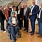 Gruppenfoto mit Elke Büdenbender, Oberbürgermeister Dr. Thomas Burger und weiteren Vertreterinnen und Vertretern bei der 3. Inklusiven Job‑Messe in Regensburg.