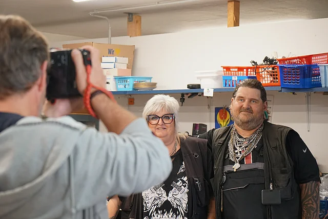 Fotografische Aufnahmen im Werkhof Regensburg für die Frühjahrssammlung 2027 der Diakonie in Bayern. Mitarbeitende des Werkhofs posieren für Werbematerialien der Kampagne.