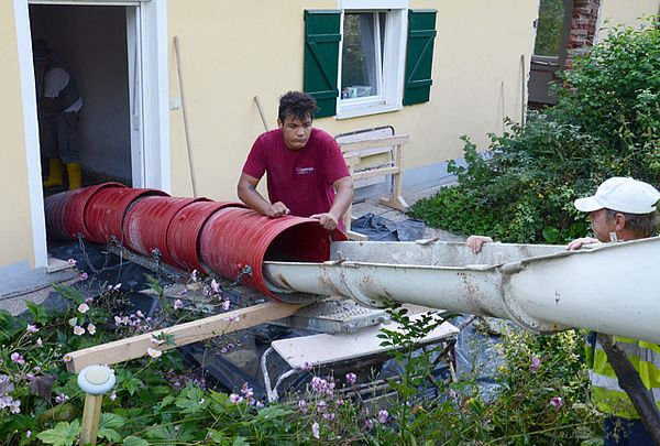 Einbringen einer Betonplatte aus Ortbeton