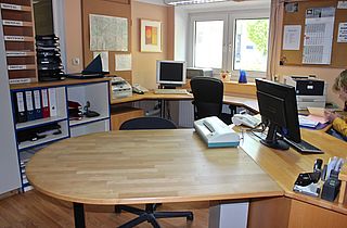 Büromöbel an Raum angepasst GWH