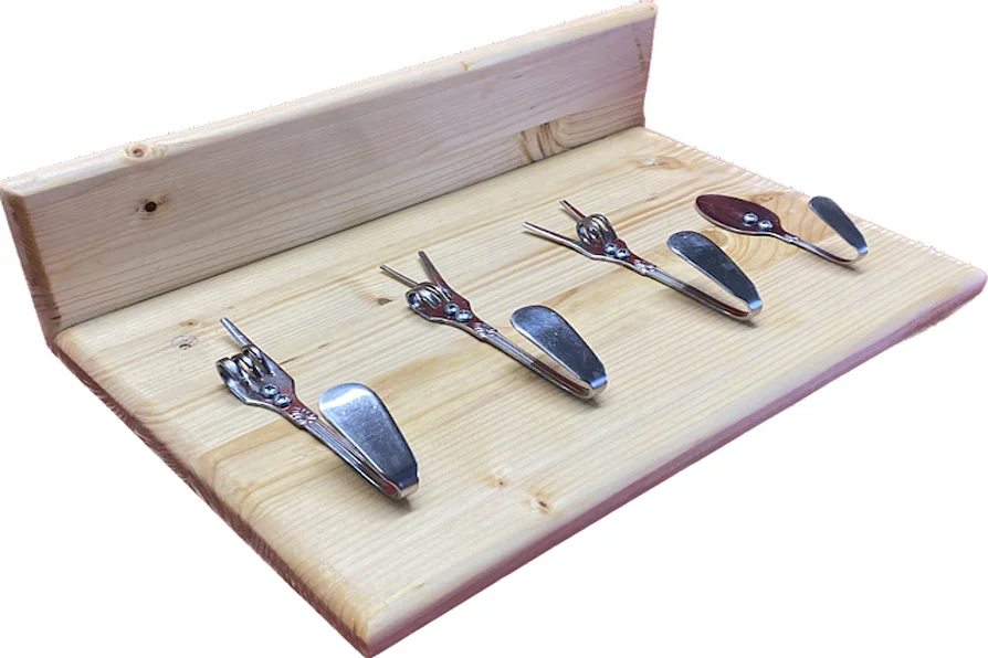 Garderobe aus Besteck