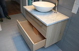 Waschtischunterschrank mit Mamorplatte