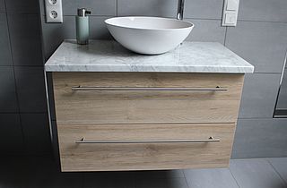 Waschtischunterschrank mit Mamorplatte