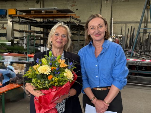 Angelika Krüger mit Prokuristin Lydia Faltermeier – verbunden durch viele gemeinsame Werkhof-Jahre.