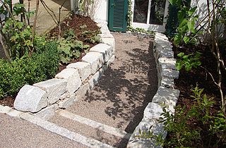 Graniteinfassung mit Stufenverlegung