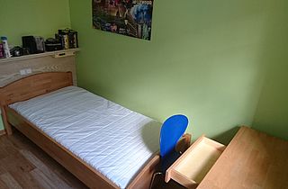 Einzelbett mit Matratze für Wohnheim