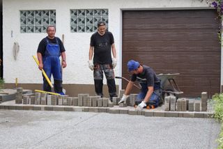 Garagenzufahrt vorher