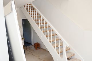 Neuanstrich von Treppe und Innenwänden im Rahmen einer Komplettsanierung