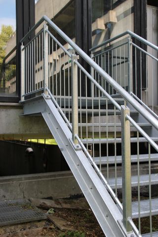 Treppe verzinkt Details